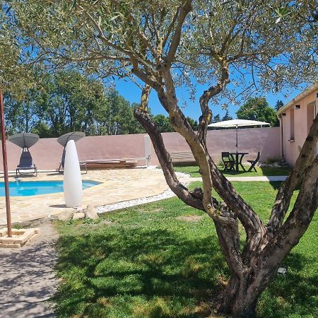 Tylyan Villa Le Thor Bagian luar foto
