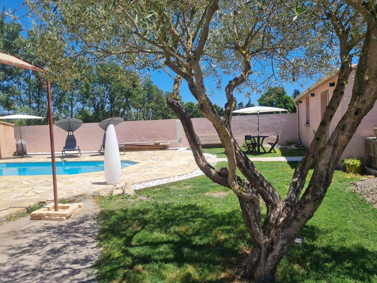 Tylyan Villa Le Thor Bagian luar foto