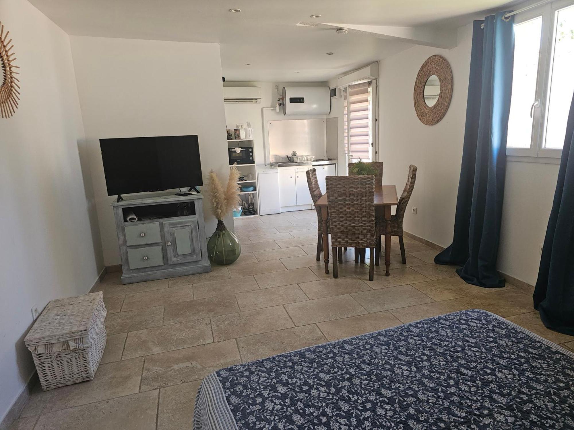 Tylyan Villa Le Thor Bagian luar foto